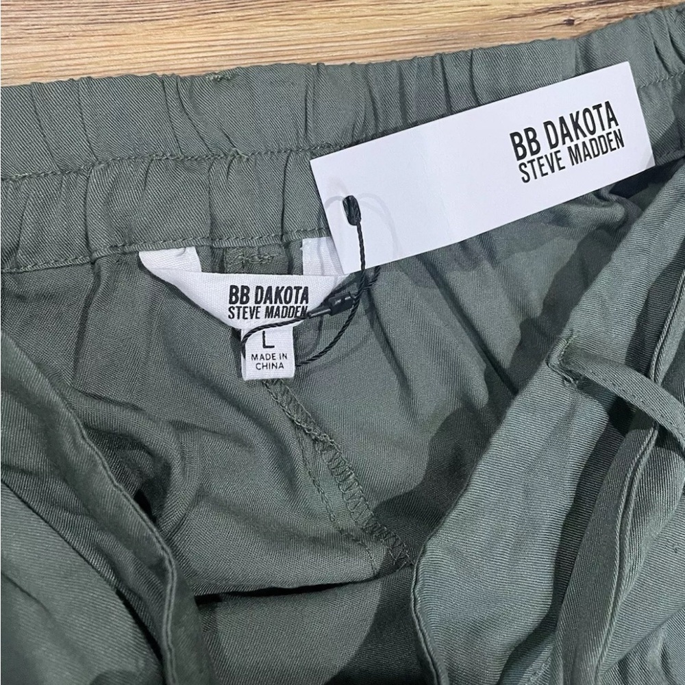 NEW BB Dakota Steve Madden Womens Dress Shorts Tie Waist Size Large Olive Green - Picture 4 of 10
